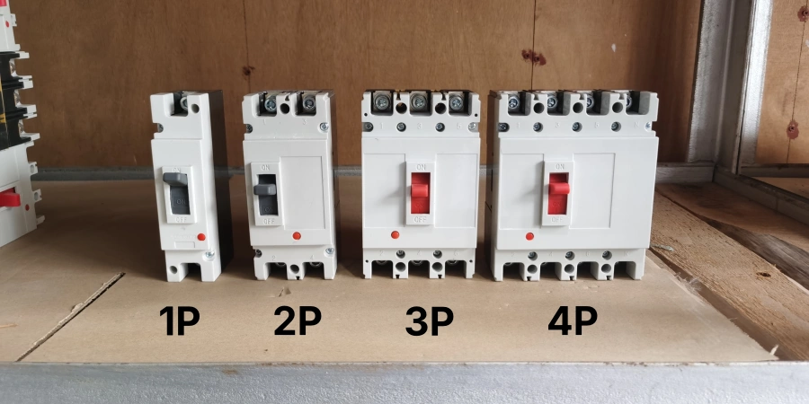 4 MCCB labeled 1P, 2P, 3P, and 4P, arranged from left to right on a wooden surface.